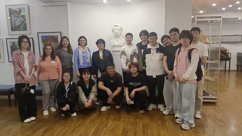 Культурный диалог: студенты ИМКиМО из Китая посетили Пушкинскую библиотеку-музей Белгорода