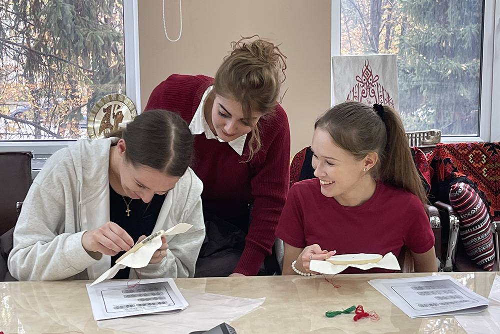 Впервые в Белгороде прошёл мастер-класс по палестинской вышивке