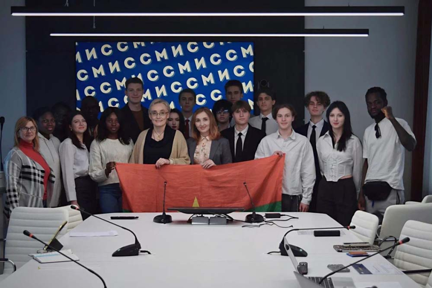 Развитие дружественных и стратегических отношений между Россией и Буркина-Фасо обсудили в НИУ «БелГУ» События НИУ «БелГУ» развитие дружественных и стратегических отношений между россией и буркина-фасо обсудили в ниу «белгу»