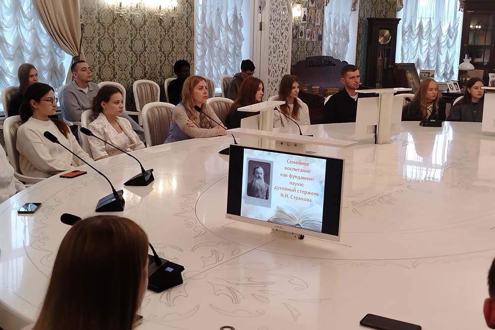 «По средам у Страхова»: студенты НИУ «БелГУ» обсудили духовные истоки научного наследия философа