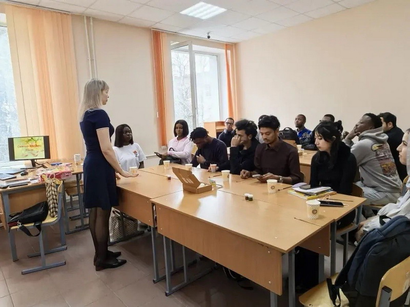 Пасхальные традиции в красках: студенты ИМКиМО и подготовительного отделения освоили роспись яиц