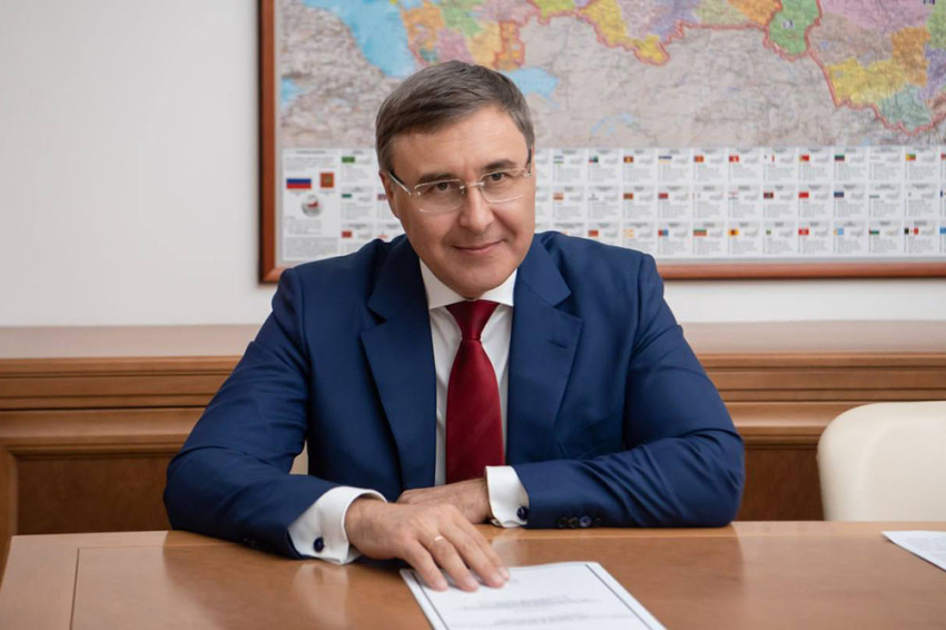 Валерий Фальков поздравил женщин с Международным женским днём События НИУ «БелГУ» валерий фальков поздравил женщин с международным женским днём