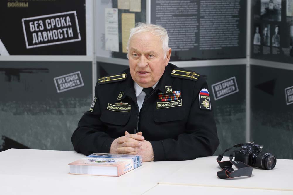 Студенты НИУ «БелГУ» встретились с флотским историком